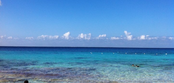 Cozumel, mar azul no México