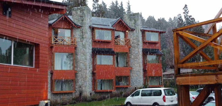 Neve no apart Los Robles, em Bariloche